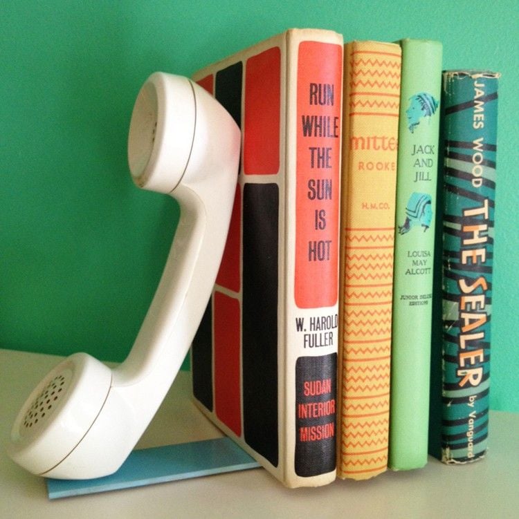 upcycling ideen zum selbermachen vintage buchstütze telefon