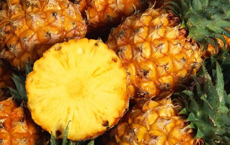 Ananas Bromelin Vitaminen Enzymen für flachen Bauch