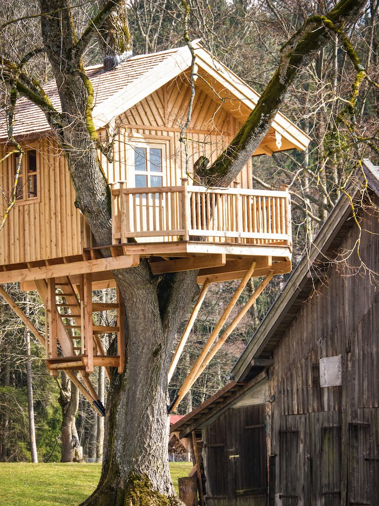 Baumhaus Holz für größere Kinder Terrasse Geländer