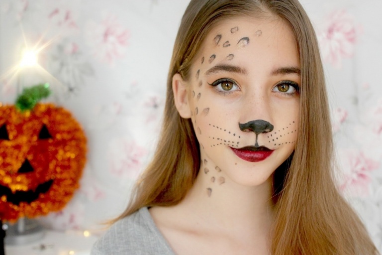 Gepard schminken Schminkidee für Mädchen im Schulalter