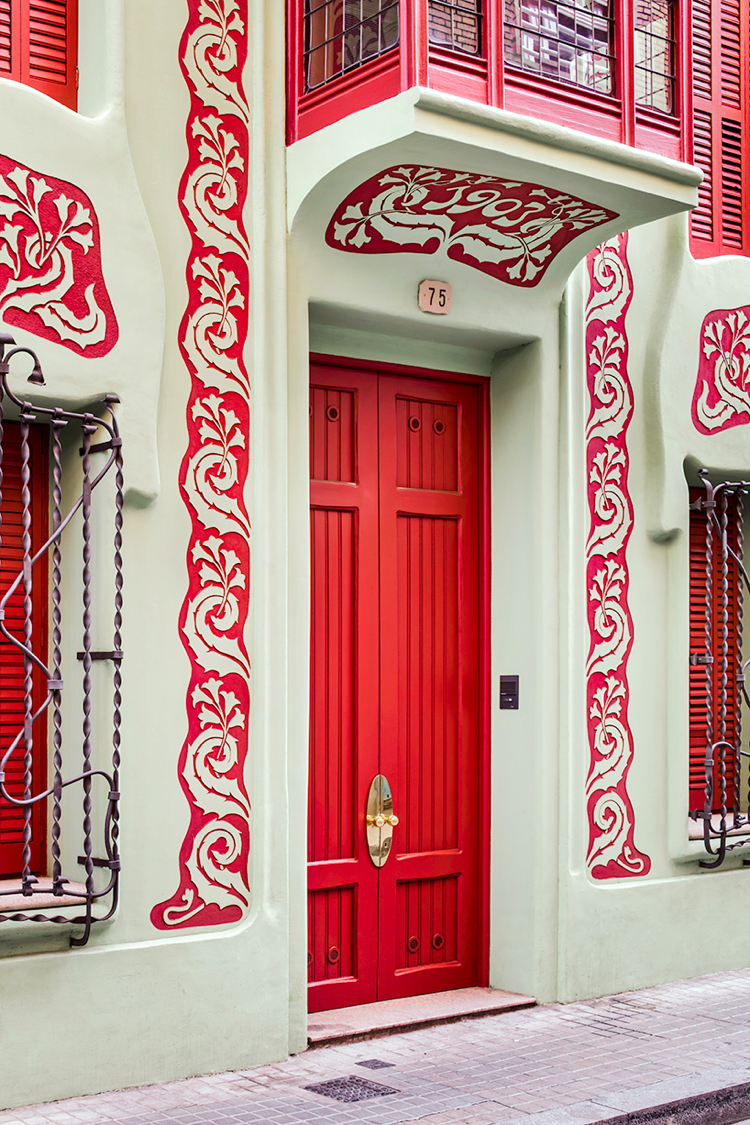 Hausfassade Tür Jugendstil Rot Hellgrün