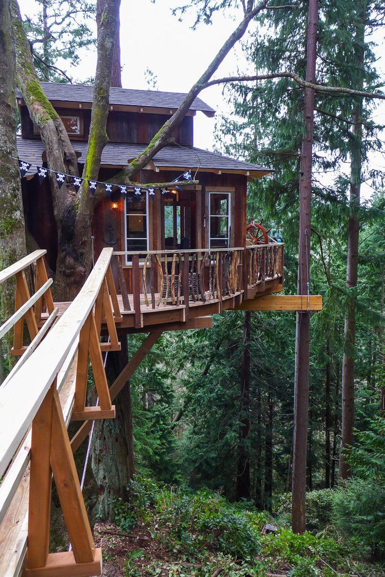 Luxus Baumhaus Wald feste Holzbrücke