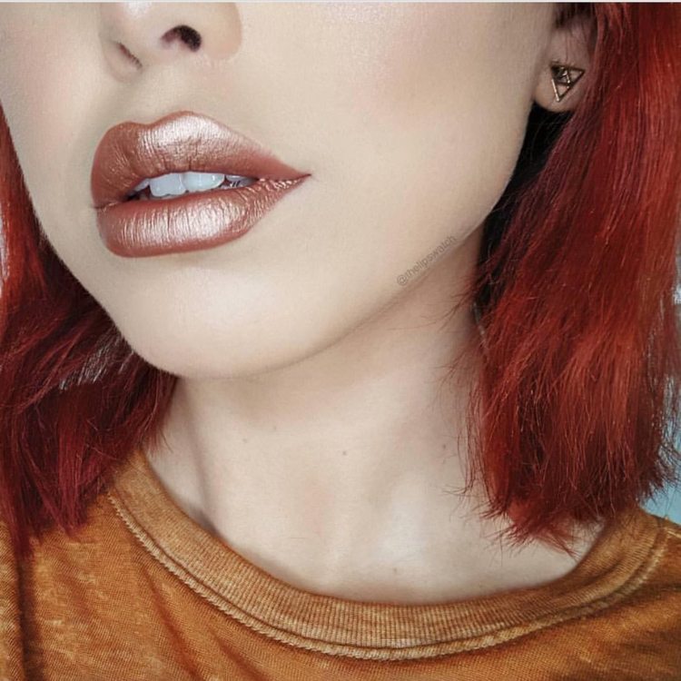 Metallic Lippen Bronze rote Haare