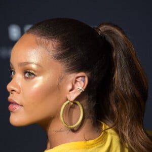 Rihanna goldenes Puder Highlighter Fenty Beauty Killawatt