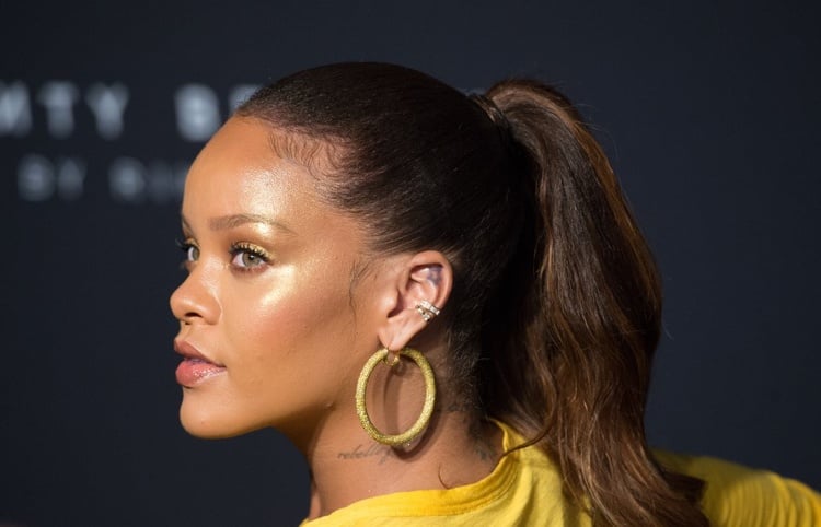 Rihanna goldenes Puder Highlighter Fenty Beauty Killawatt
