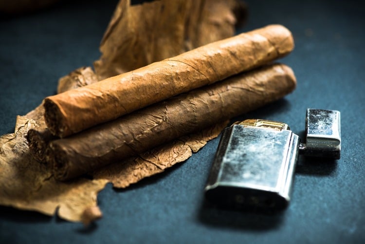 Zigarrentypen Farbe Tabakblätter Gasfeuerzeug