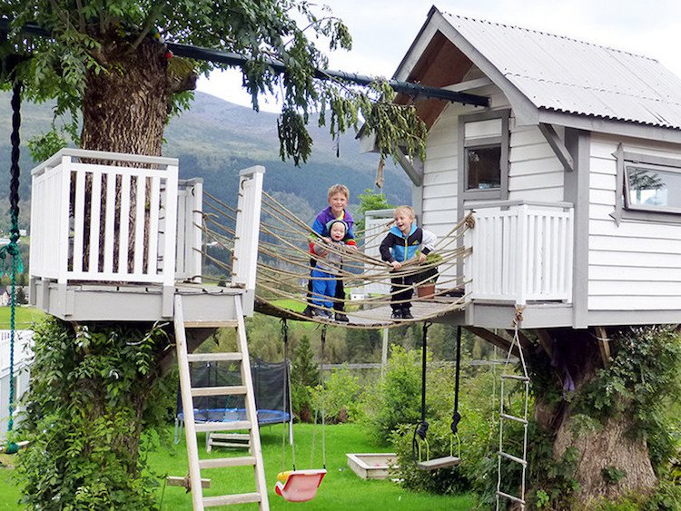 baumhaus für kinder im garten Seilbrücke Beobachtungsturm