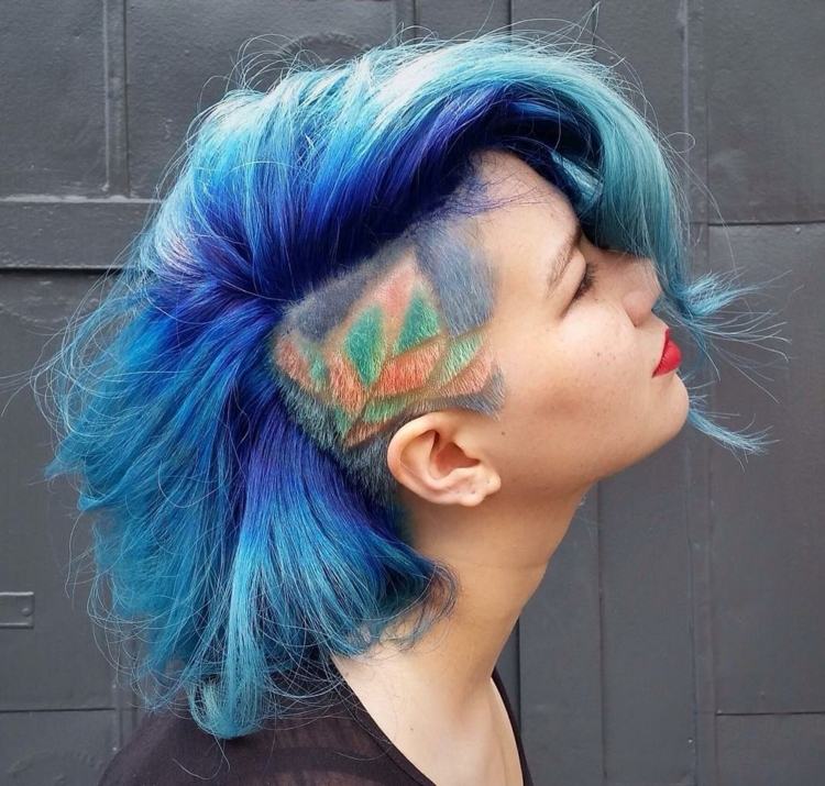 haar tattoo blau lila bob mit sidecut farbiges