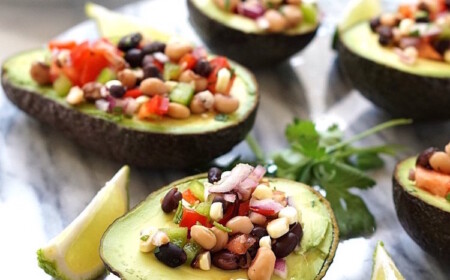 bohnen salat vegan würzig chili avocado limette servieren