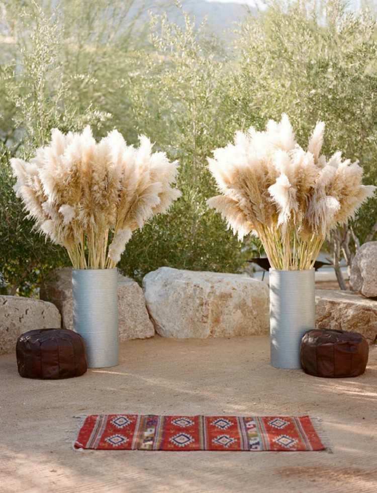 dekorieren mit pampasgras kleiner teppich riesenvasen