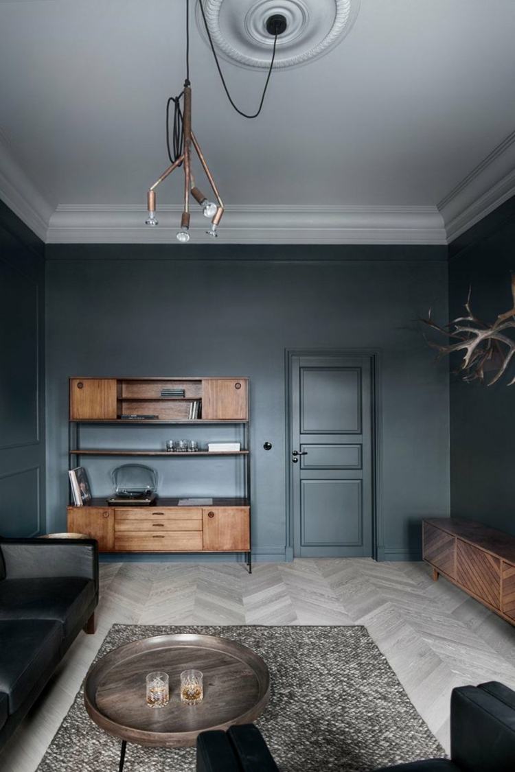 dunkle wandfarbe grau holzmöbel wohnzimmer pendelleuchte