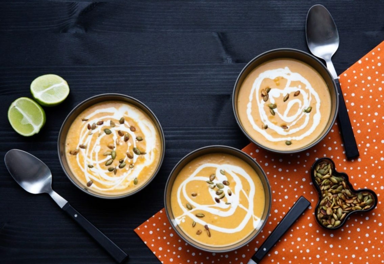 einfache kürbissuppe steckrüben limetten geröstete kürbiskerne