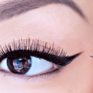 eyeliner auftragen richtig perfekt tipps tricks