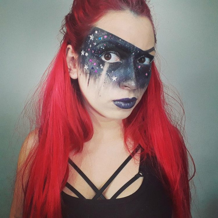frau galaxy make up schminken karneval halloween grau schwarz