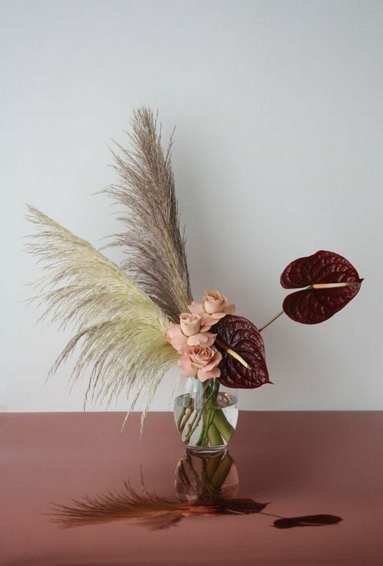 frisch pampasgras deko vase rosen tischdeko