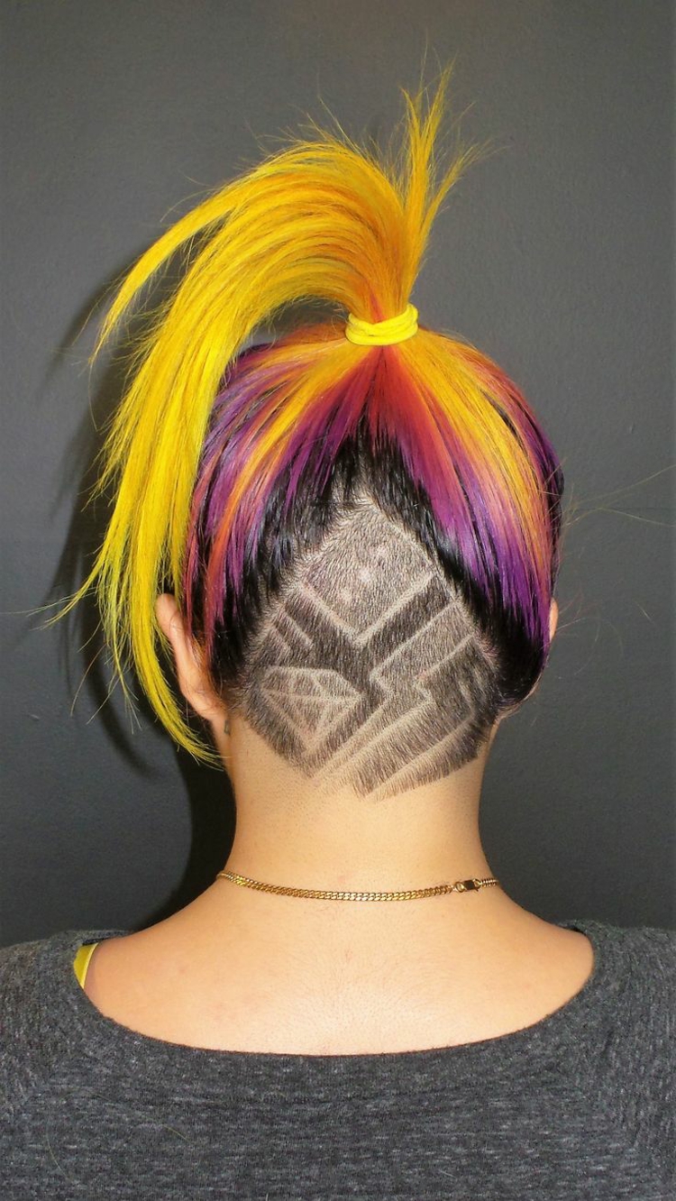 haar tattoo damen undercut muster gefärbte haare