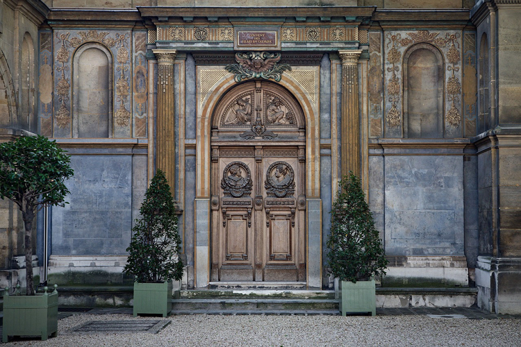 historische alte Tür Massivholz Ornamente Jugendstil Silhouetten