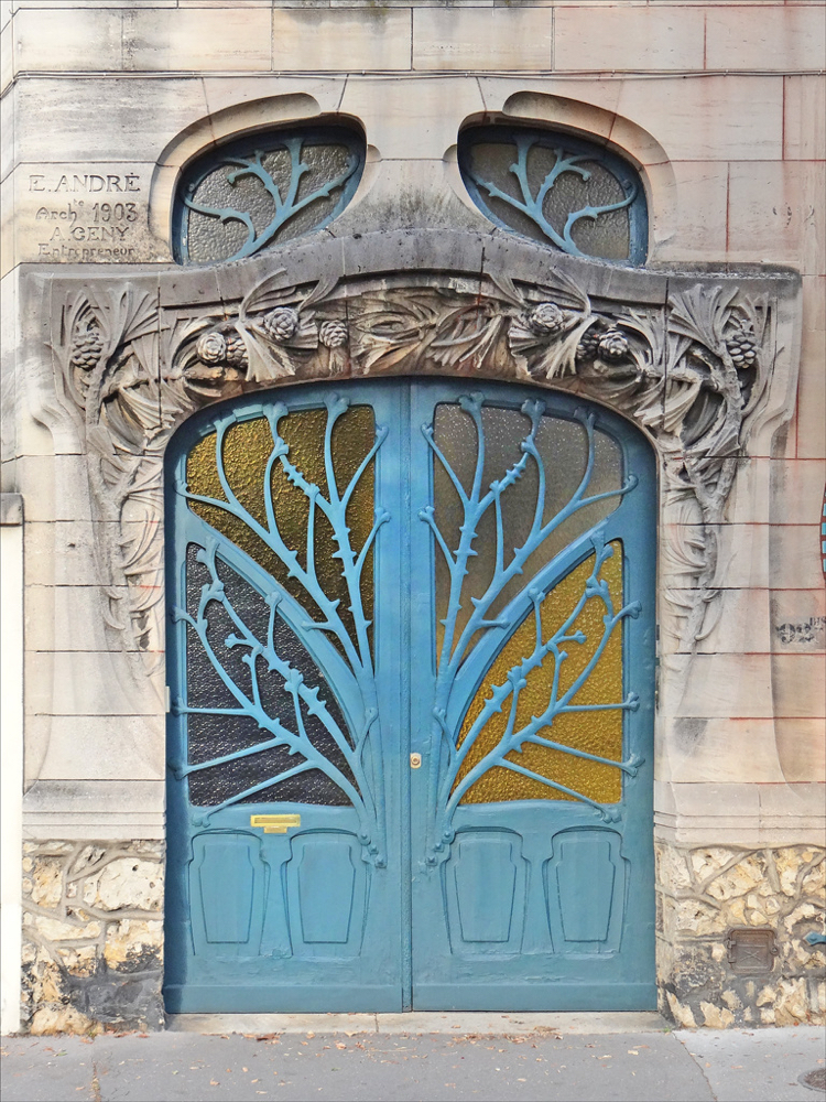 historische haustür Jugendstil mit Glas blau Steinfassade