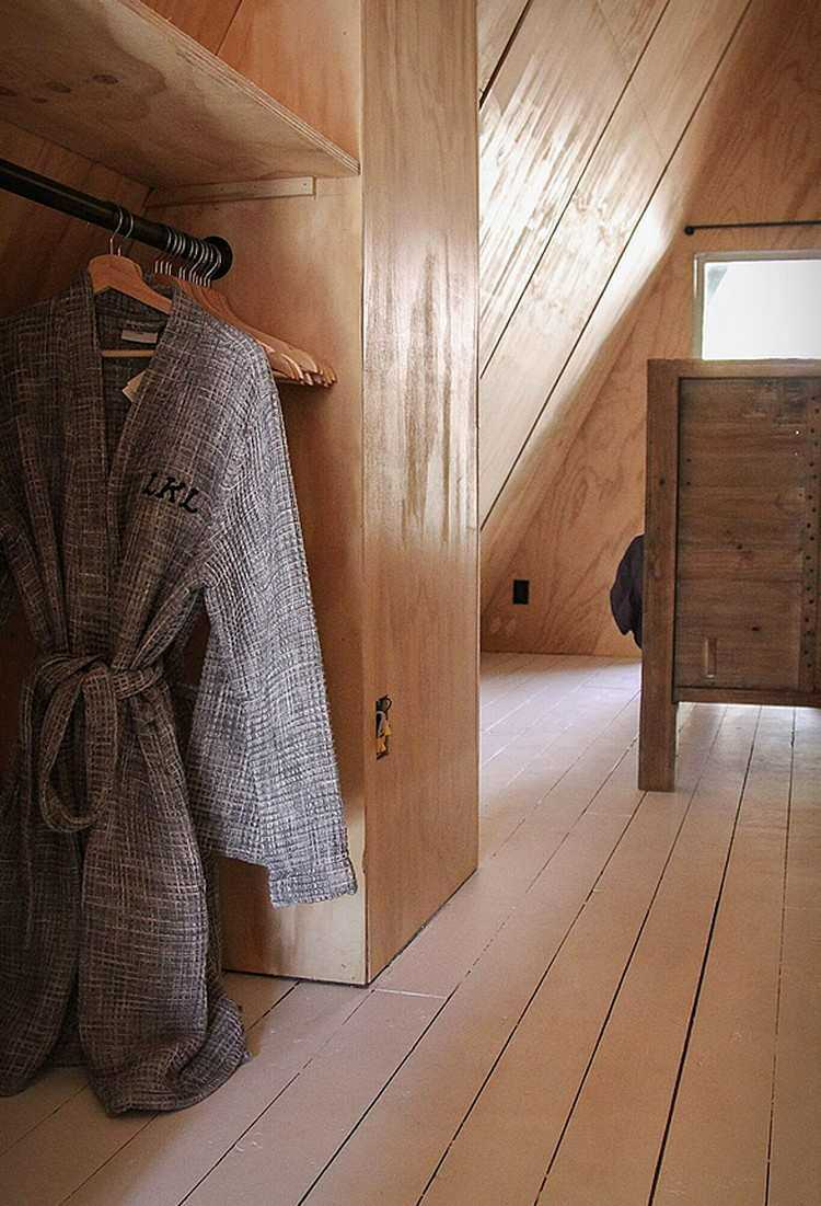 holzverkleidung innenraum moderne finnhütte garderobe schlafzimmer