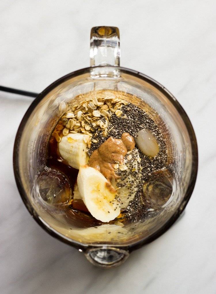 kaffee smoothie mit chia samen Erdnussbutter Haferflocken gesund