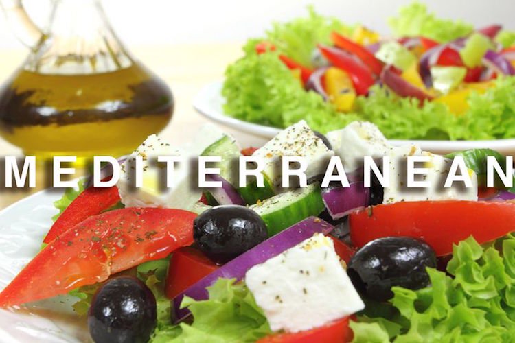 mediterrane diät feta käse oliven salat olivenöl