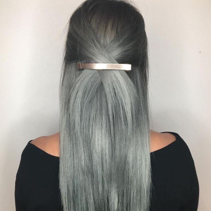minimalistische Haarspange gold graue Haarfarbe