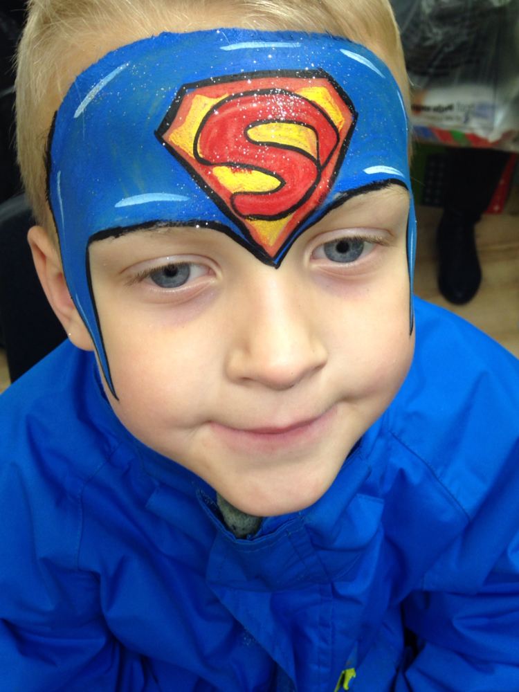 superman kinderschminken idee junge symbol