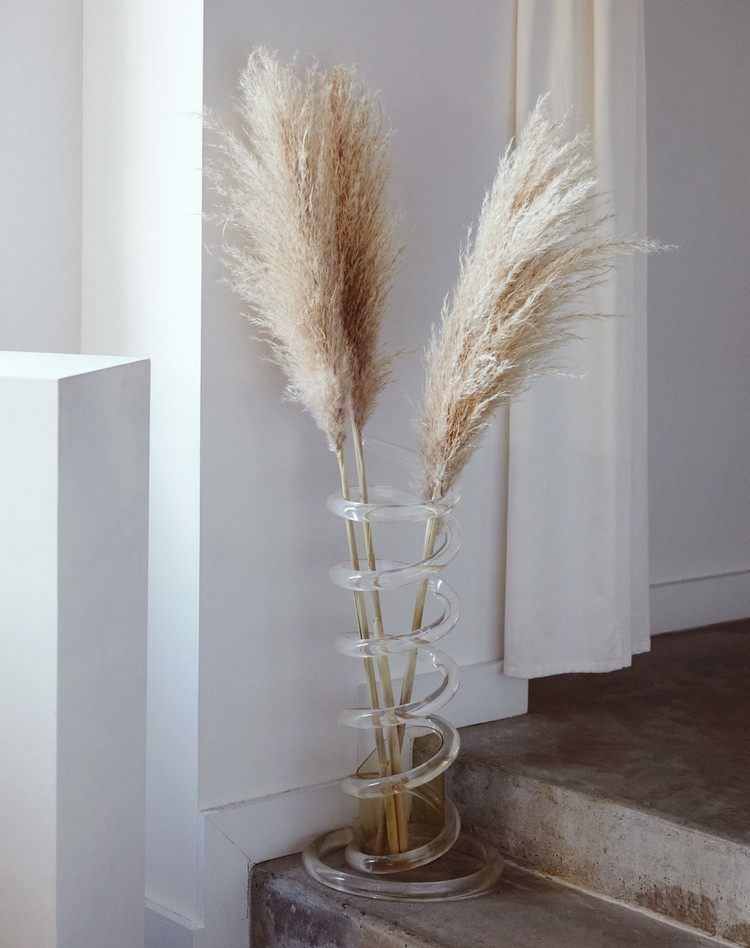 treppenhaus getrocknetes pampasgras deko design vase