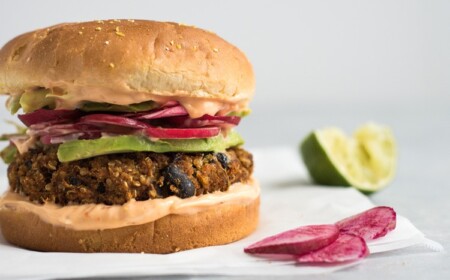 veggie-burger rezept süßkartoffeln bohnen chili mayonnaise