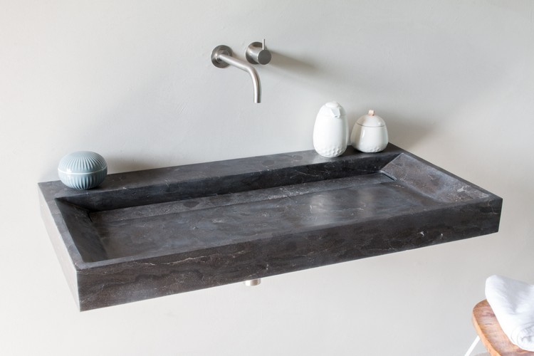 Badezimmer rustikal einrichten Naturstein Waschbecken schwarz