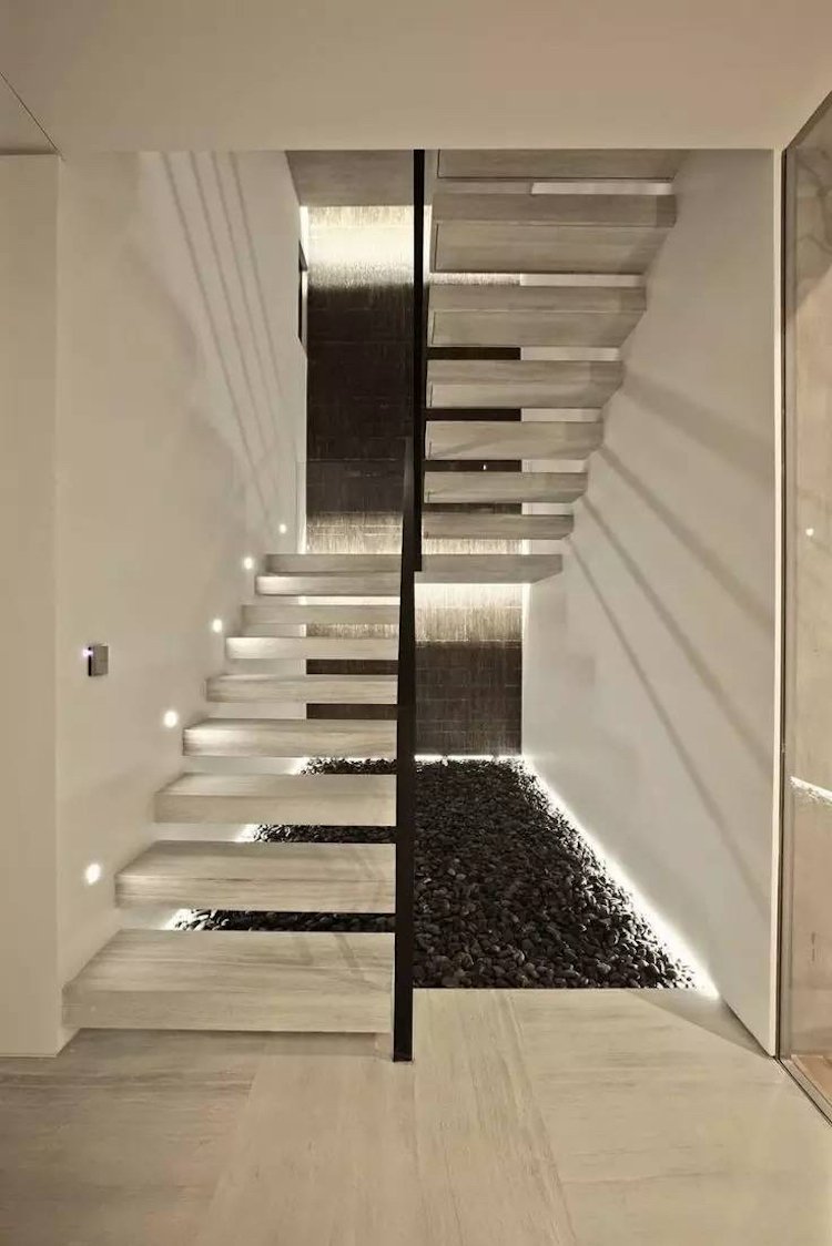 LED Treppenbeleuchtung Granitstufen Podesttreppe schwarzer Ziersplitt