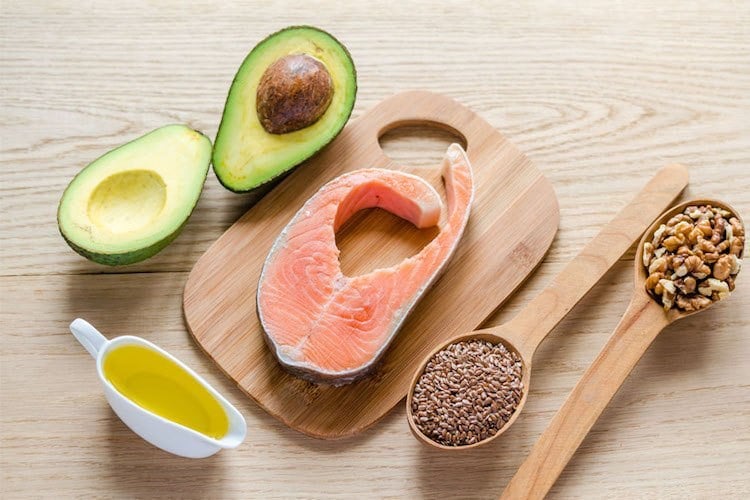 Lebensmittel für gesunde Haare Omega 3 Fisch Avocado