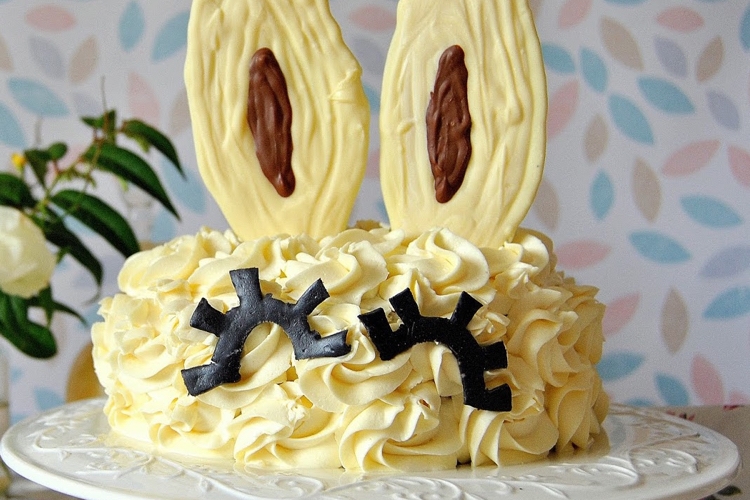 Schnelle Torte zu Ostern backen Eierlikör-Creme Fondant Deko