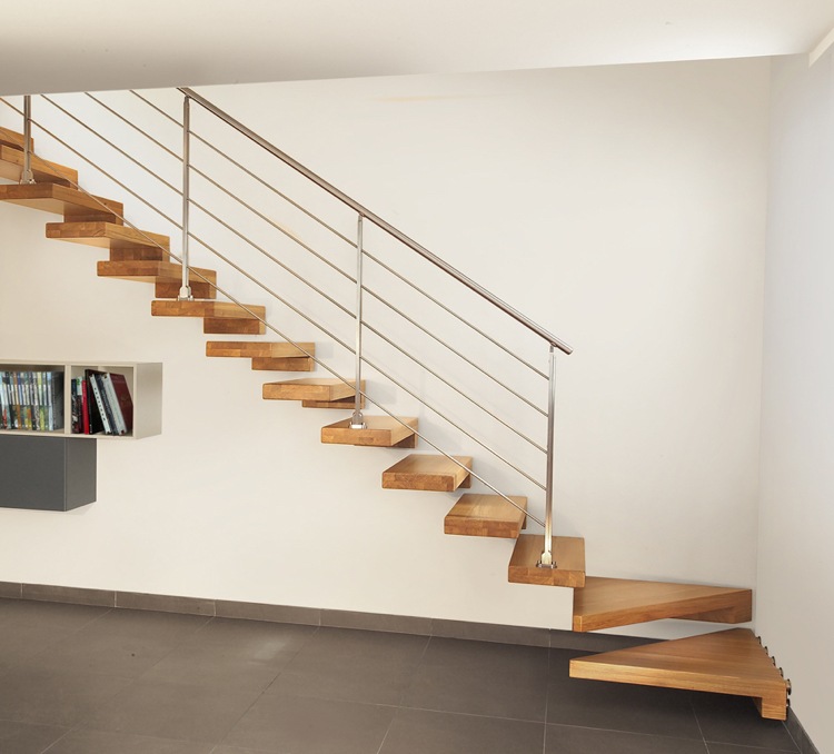 Viertelgewendelte Treppe modular Holzstufen Metall Geländer