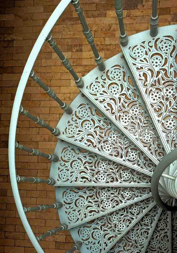 Wendeltreppe Stahl dekorative Treppenstufen Motive