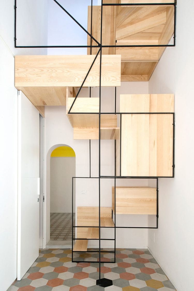 Wendeltreppe helles Holz Stahl modern geometrisch
