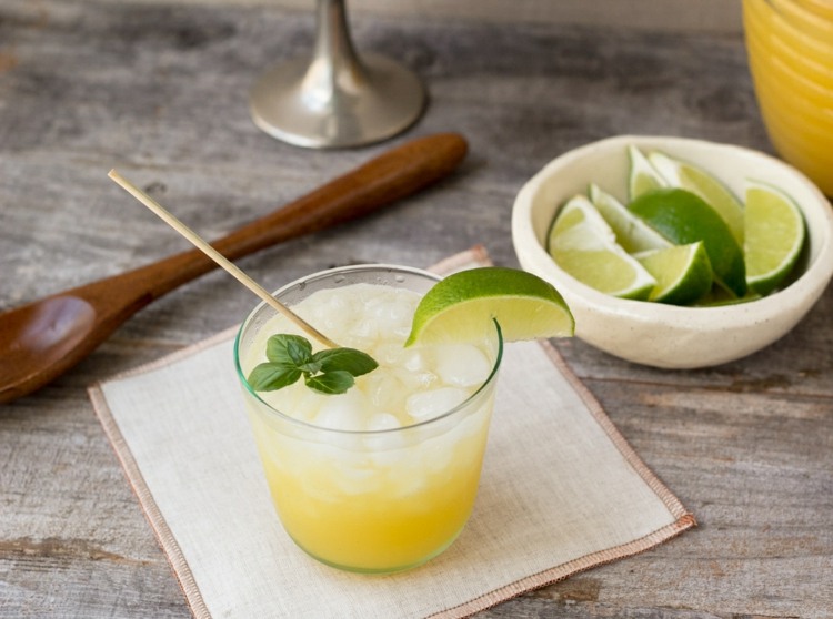 ananas frisches basilikum sommer cocktail erfrischend aromatisch