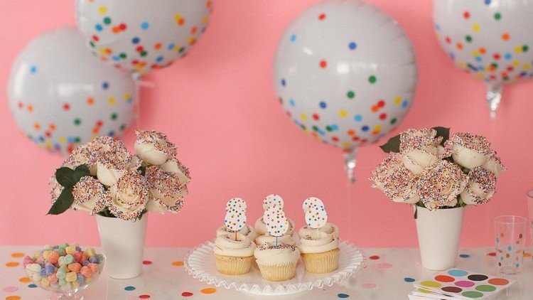 babyparty ideen thema sprinkles cupcakes blumensträuße