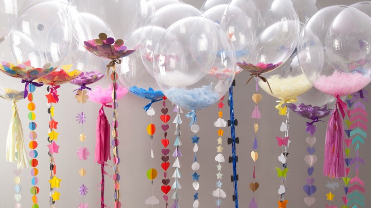 gefüllte luftballons glitzer konfetti federn