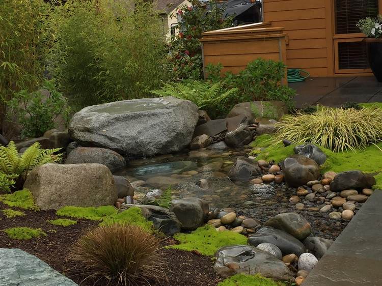 inspiration kleine japanische gärten gartenteich steine moos