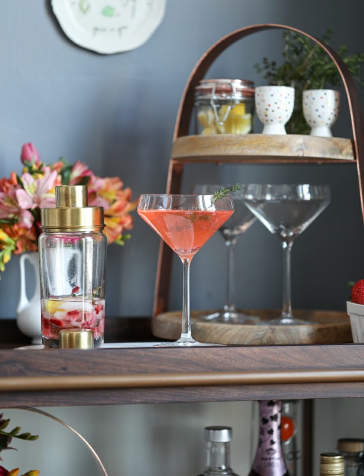 kräuter cocktail sommer rosmarin erdbeere thymian martini