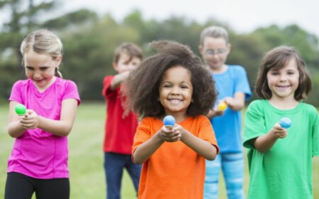 osterspiele für gruppen kinder grundschule ostereierlauf löffel