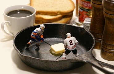 pfanne butter alltagsgegenstände hockeyspieler mikrowelten fotos