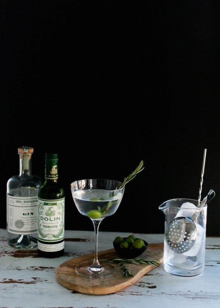 rosmarin martini geräuchert oliven sommer cocktail zubereitung