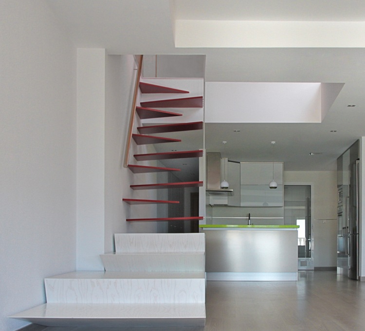 schwebende Treppenstufen rot geometrisch Küche