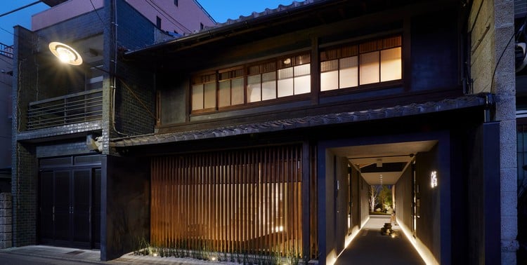straßenseite gästehaus japan architektur tradition moderne