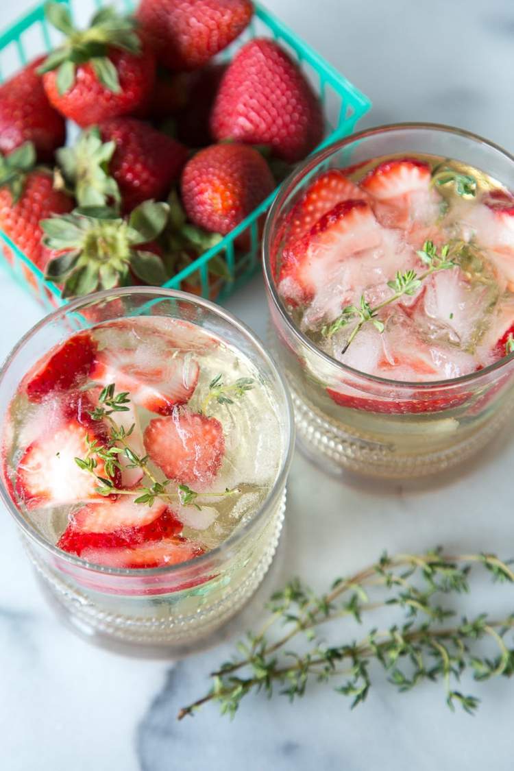 thymian kräuter sommer cocktail rezept erdbeeren