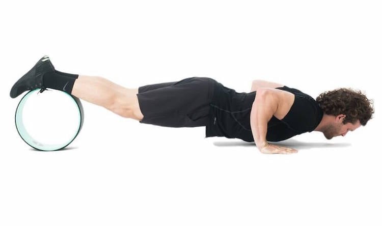 yoga rad übungen leicht einfach anleitung plank balance