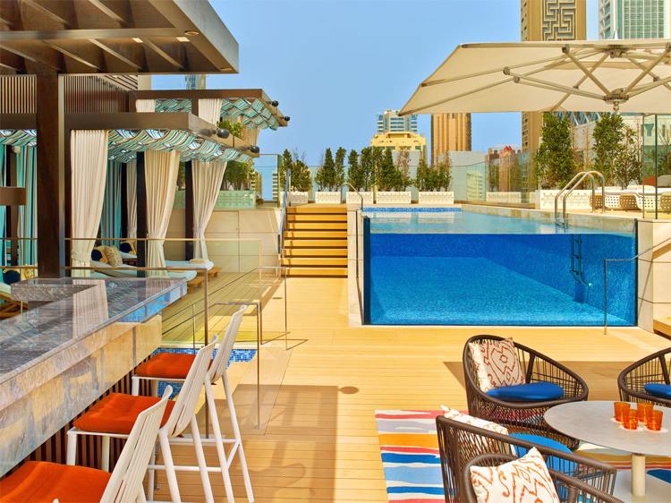 Dachterrasse Swimmingpool Glaswand Four Seasons DIFC Dubai