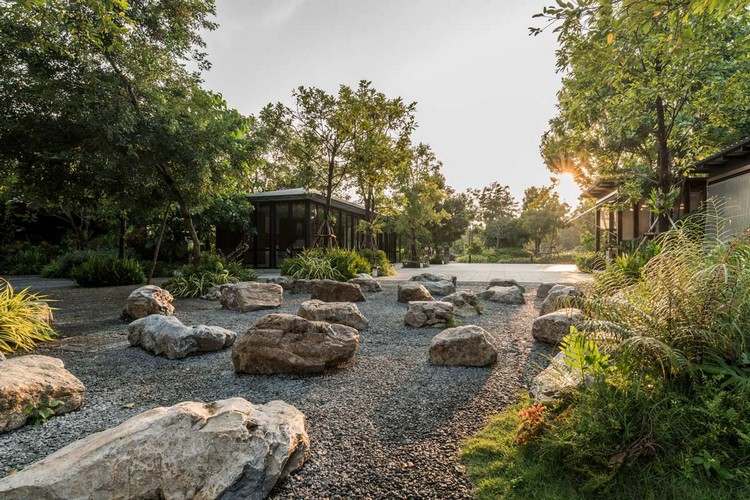 Garten- und Landschaftsbau Steine Findlinge öffentlicher Park Thailand